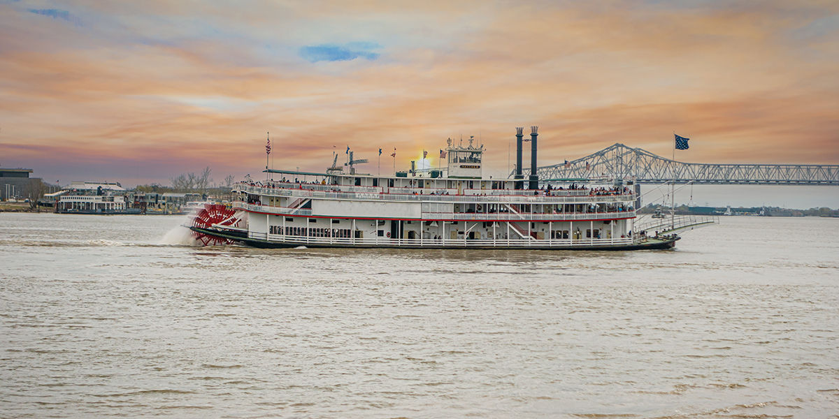 Image of a paddle steamer on the Mississippi River near New orleans at dusk